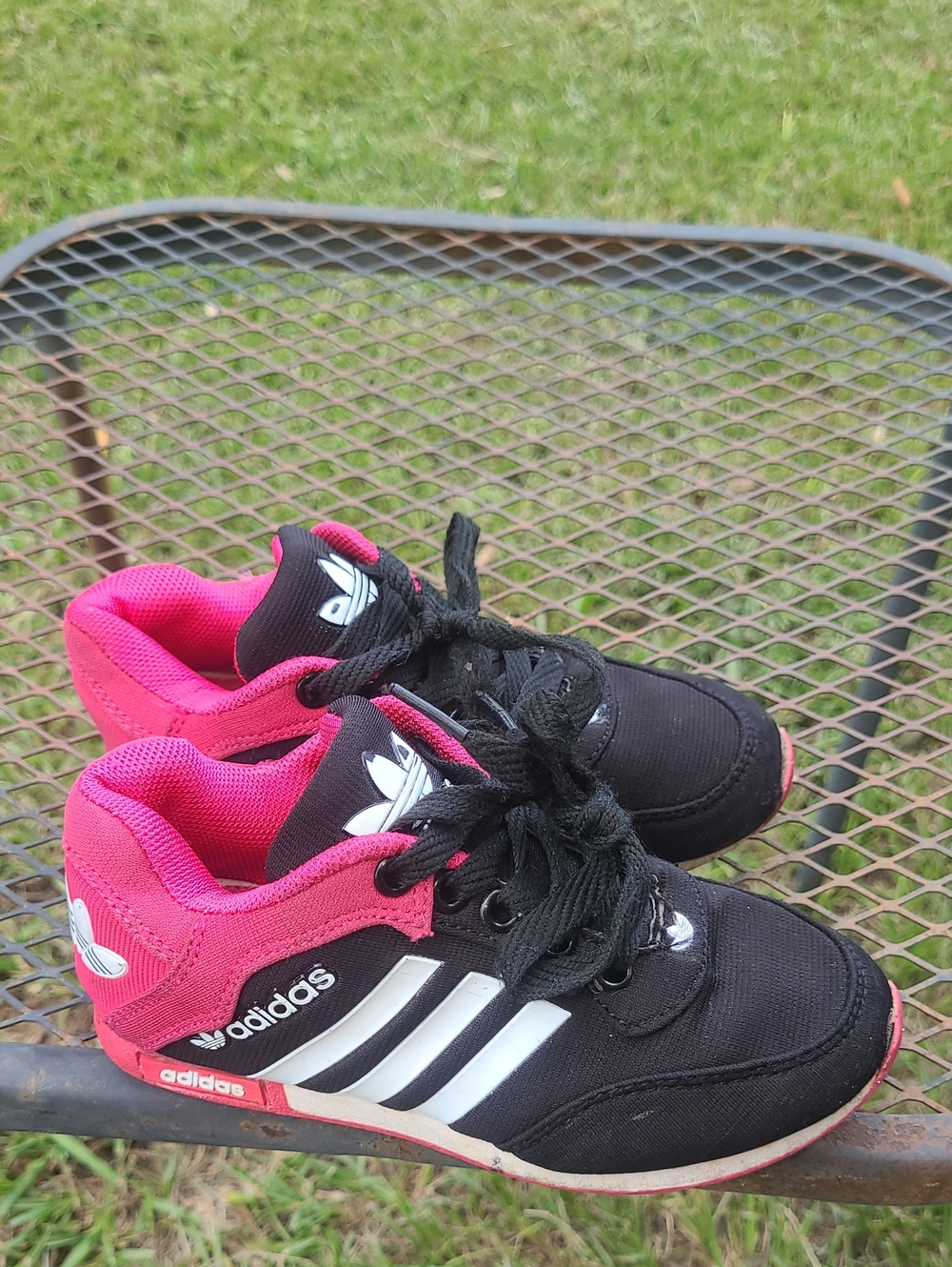 adidas Kids Black & Hot Pink Sneakers Little Girls Size 1